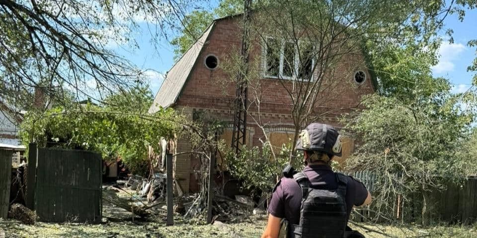 <em>Последствия российского обстрела Константиновки 22 августа. Фото: Facebook/Сергей Горбунов</em>