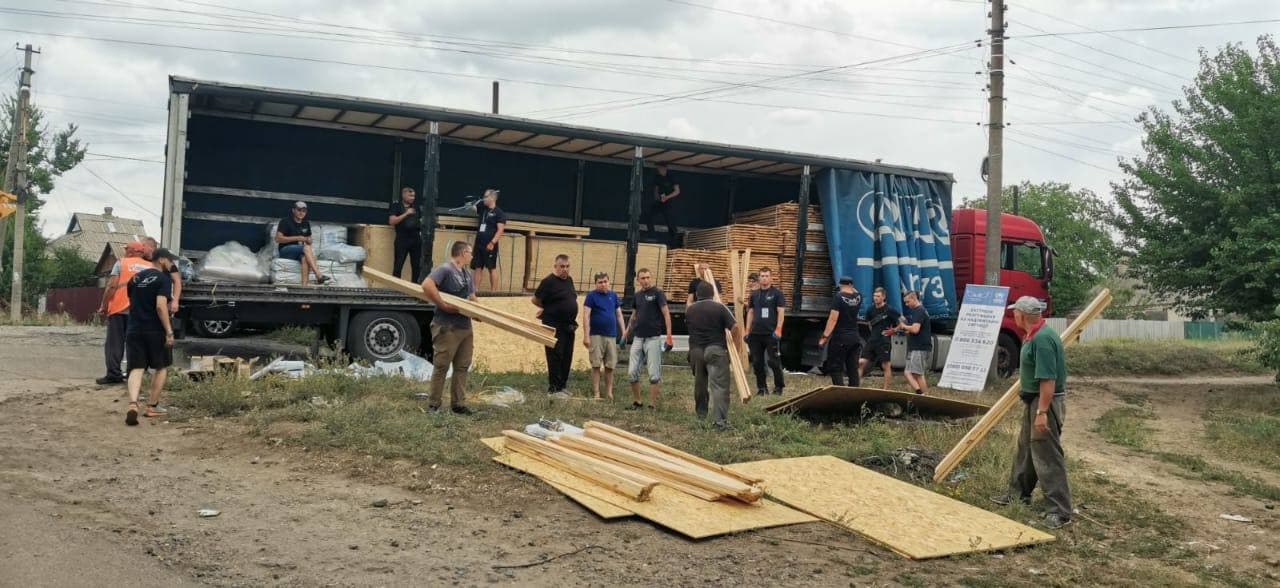 <em>Фото: Краматорская ГВА. Краматорск получил помощь для быстрого ремонта после российских обстрелов</em>