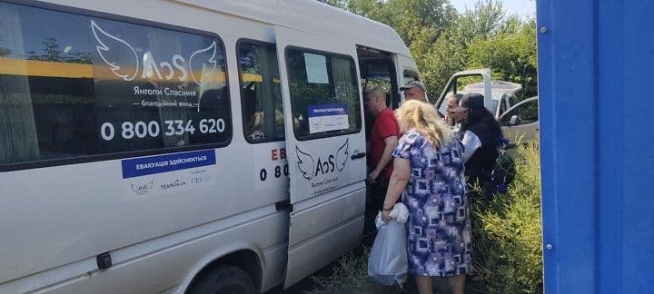 <em>Евакуація з Костянтинівської громади 27 серпня 2025 року. Фото: Костянтинівська МВА</em>