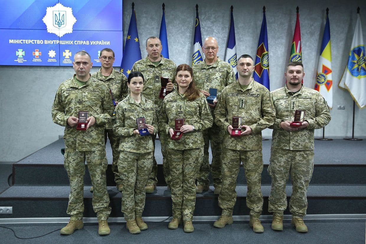<em>Нагороджені українські захисники та захисниці. Фото: Facebook/Луганський прикордонний загін ім. Героя України полковника Євгенія Пікуса</em>