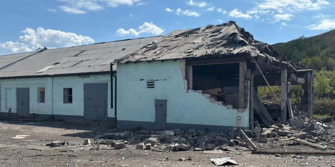 <em>Наслідки російських обстрілів 26 серпня. Фото: Поліція Донеччини</em>