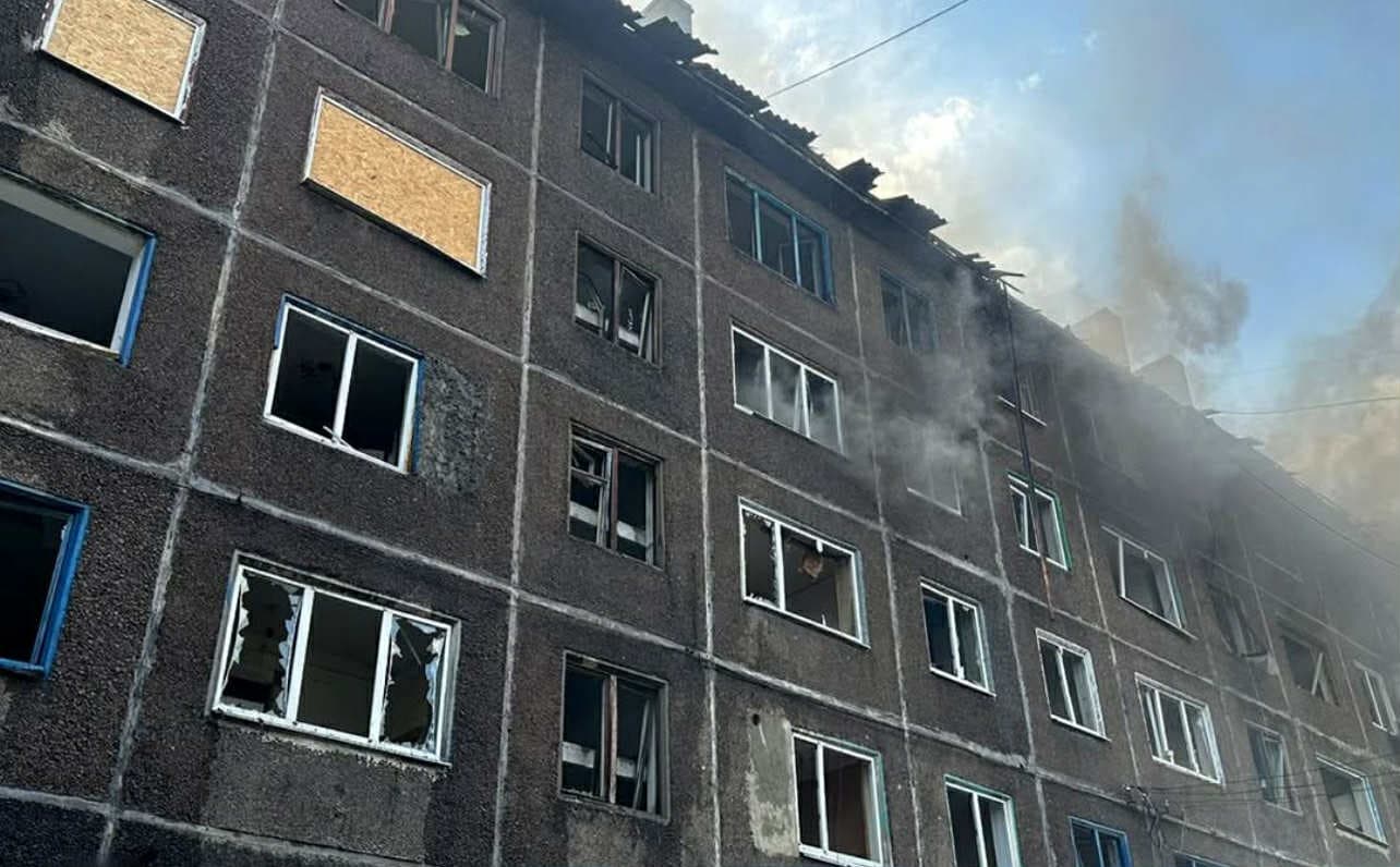 <em>фото: поліції Донеччини. Дві людини загинули і 6 зазнали поранень через російські обстріли Донеччини</em>