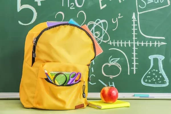 <em>Школьные принадлежности. Фото: Depositphotos</em>