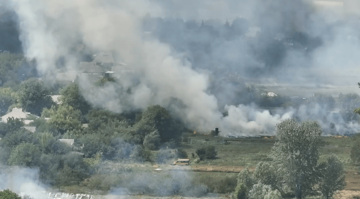 <em>Последствия обстрела Сухановки. Скриншот с видео ДСНС Донетчины</em>