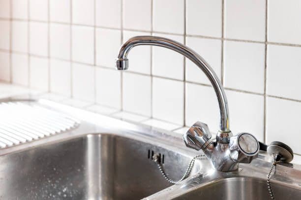 <em>У крані відсутня вода. Фото: iStock</em>