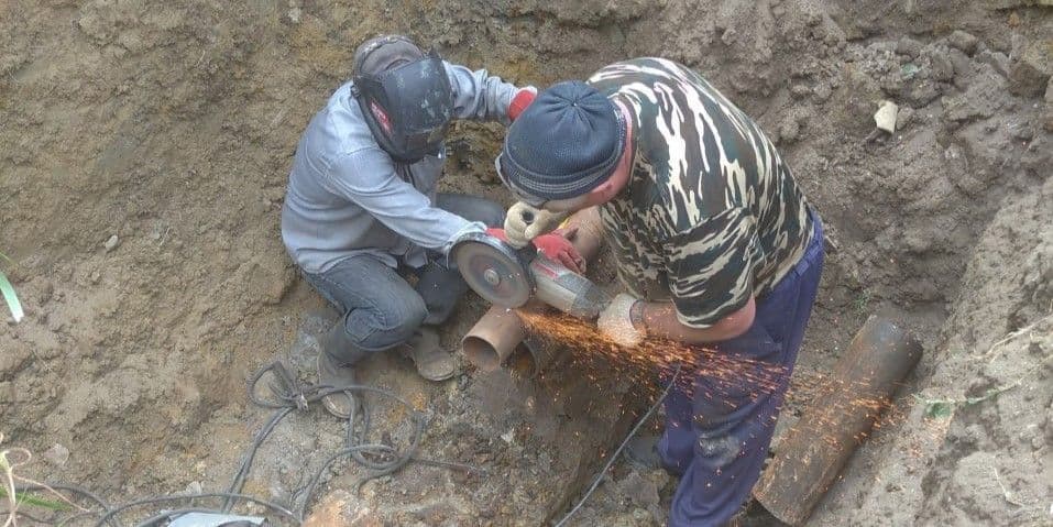 <em>Працівники водоканалу міста Лисичанська в окупації. Фото з відкритих джерел</em>