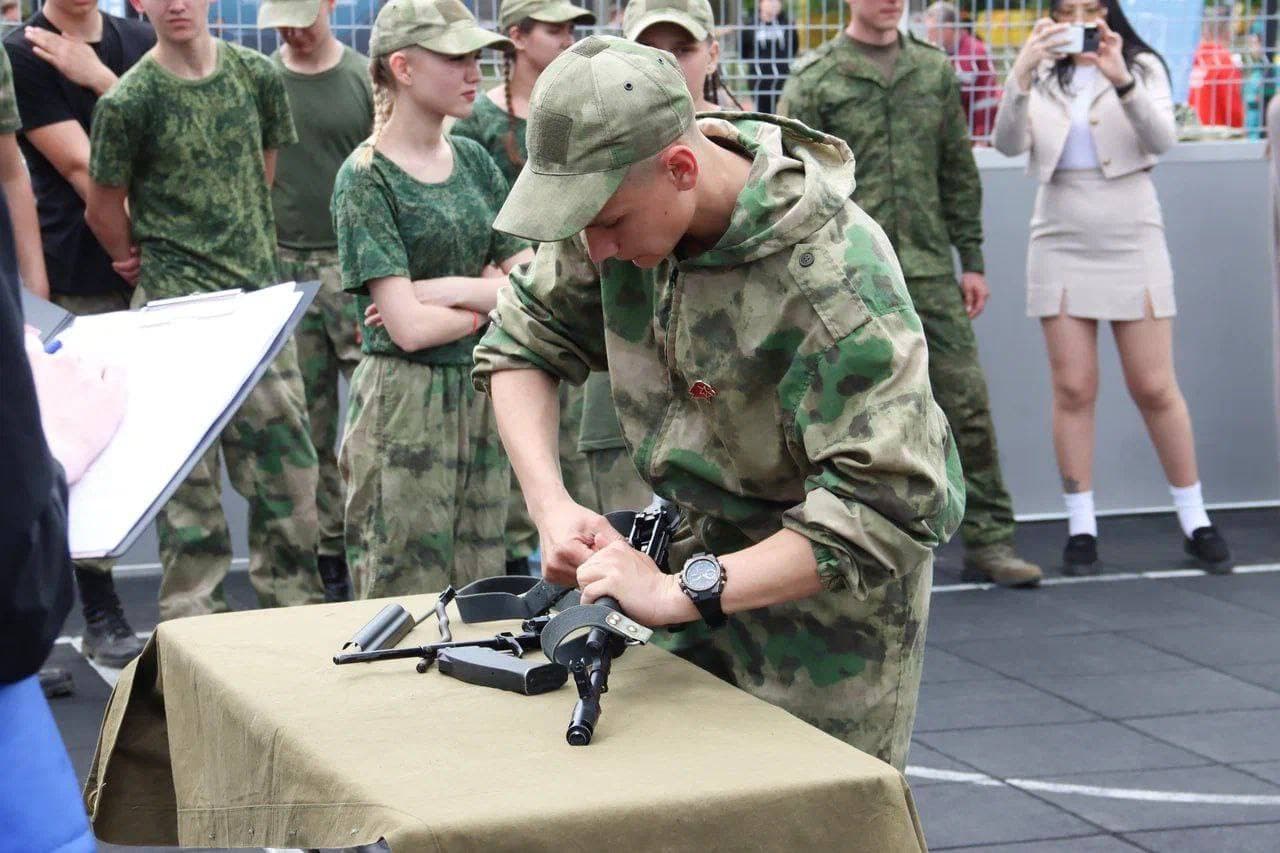 <em>"Зарніца 2.0" на окупованій Луганщині, травень 2025 року. Фото з відкритих джерел</em>