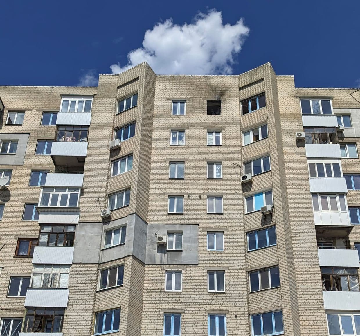 <em>Будинок в окупованому Лисичанську. Фото з відкритих джерел</em>