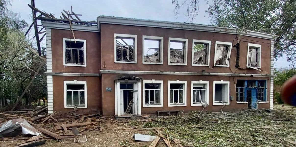 <em>У Краматорську російським обстрілом зруйновано Школу мистецтв №2. Фото: Краматорська міська рада</em>