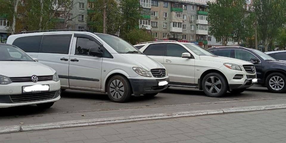 <em>Автівки в окупованому Луганську. Фото ілюстративне, з відкритих джерел</em>