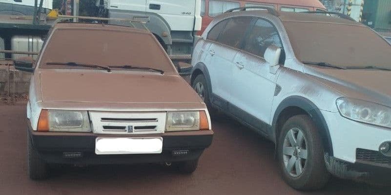 <em>Окуповане Єнакієве у червоному пилу з ЄМЗ. Фото з відкритих джерел</em>