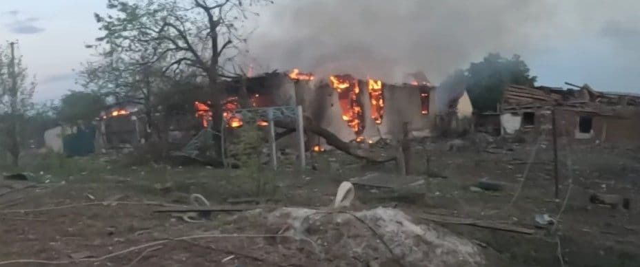 <em>Наслідки російського удару по Ганнівці 8 вересня 2025 року. Скриншот з відео ДСНС Донеччини</em>