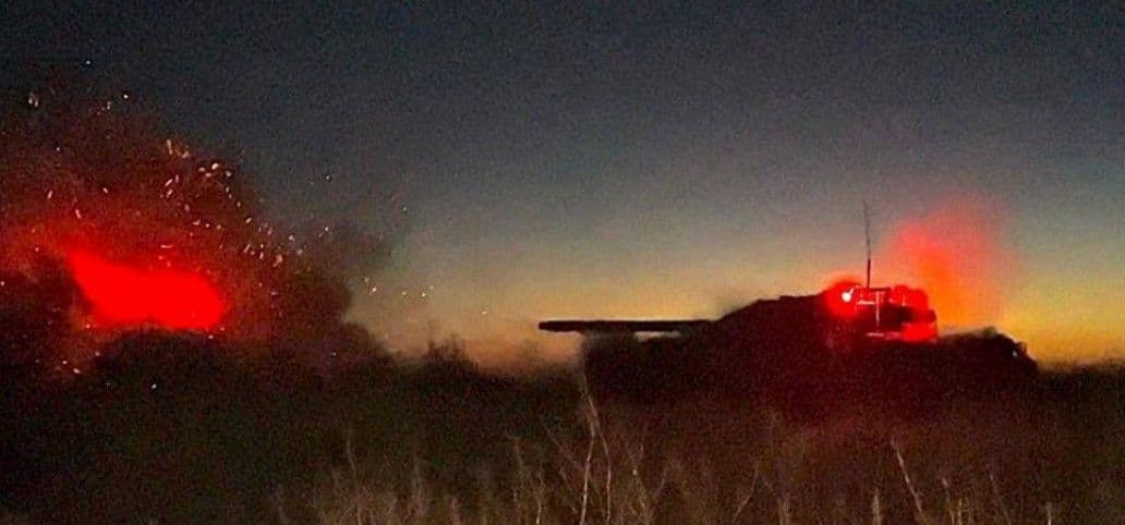 На Покровському напрямку російські війська використовують важку техніку, як "таксі"