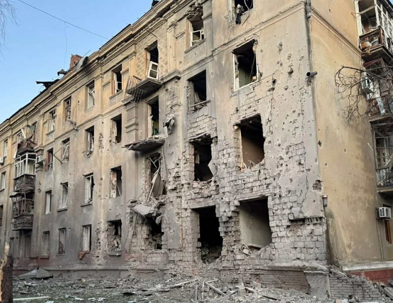 <em>Дві людини загинули і 25 зазнали поранень через масовані обстріли на Донеччини. Фото: поліції Донеччини</em>