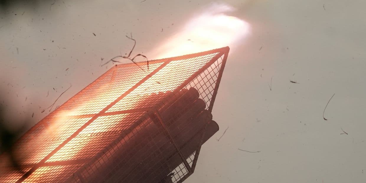 <em>Стріляє "Град". Фото: 25-та окрема повітрянодесантна Січеславська бригада</em>