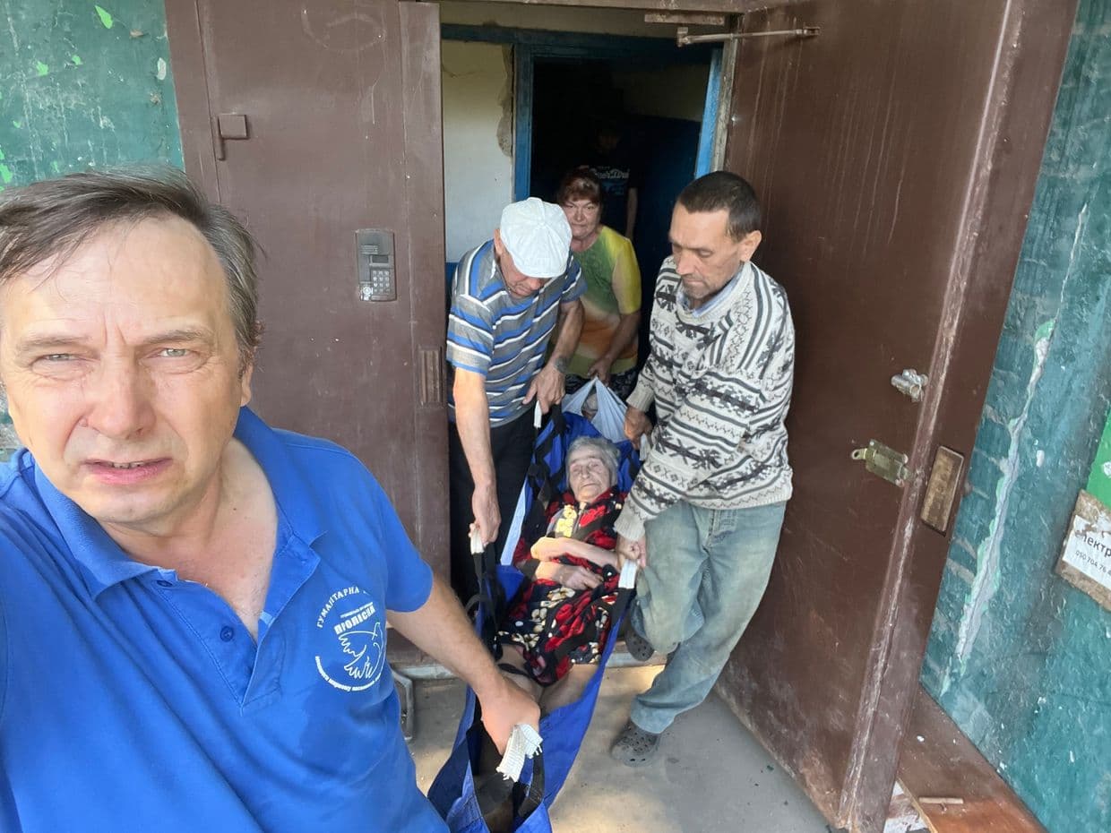 "Проліска" розповіла, як евакуюють людей, які не взмозі прийти самостійно до точок евакуації на Донеччині