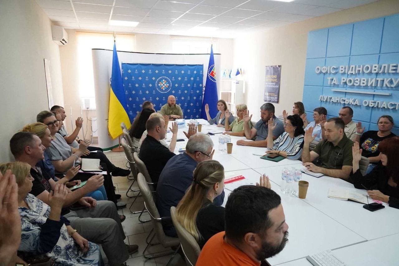 <em>Засідання Луганського регіонального офісу Конгресу місцевих та регіональних влад при Президентові України. Фото: Facebook/Олексій Харченко</em>