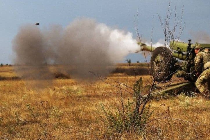 <em>Стріляє українська гармата. Фото комунікаційного підрозділу оперативного командування "Південь"</em>