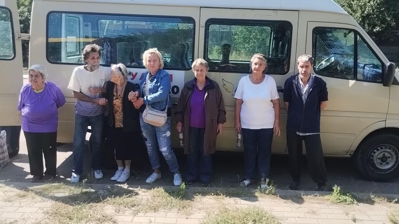 <em>Эвакуация из Константиновской громады 6 августа 2025 года. Фото: Facebook/Сергей Горбунов</em>