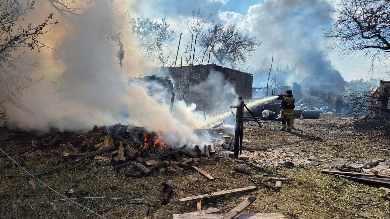 <em>Ліквідація наслідків російського обстрілу Донеччини 8 вересня 2025 року. Фото: Facebook/Вадим Філашкін</em>