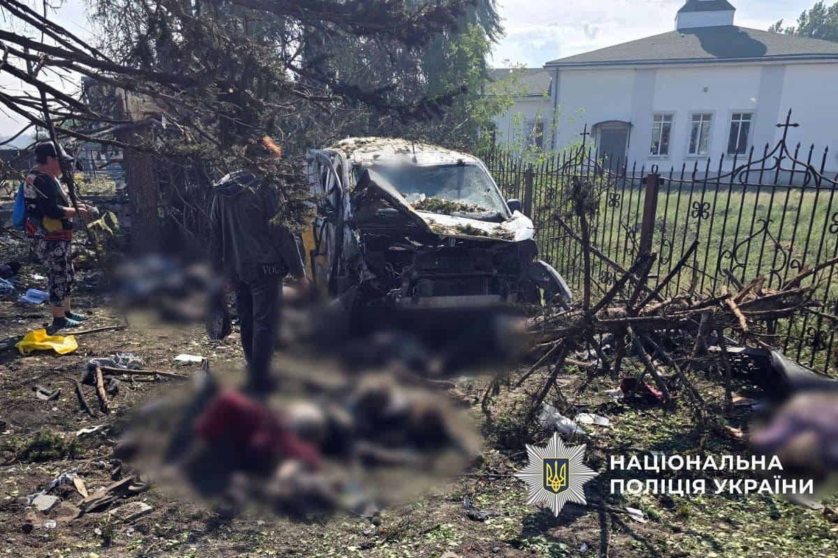 <em>У Яровій на Донеччині родина з дитиною встигла евакуюватися, а їх бабуся загинула під обстрілом. Фото: поліції</em>