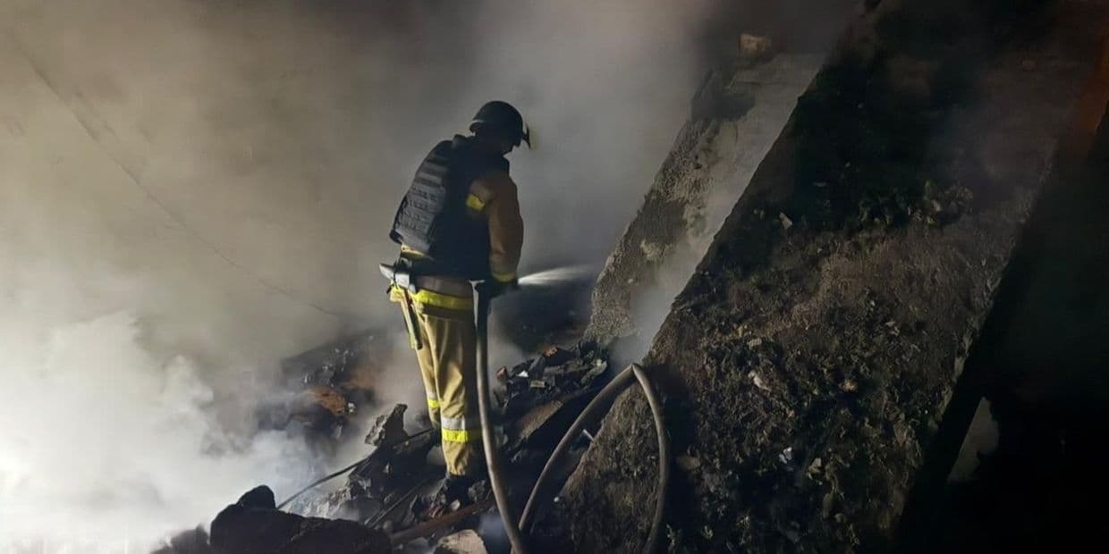 <em>Ліквідація наслідків російських обстрілів 12-13 вересня 2025 року. Фото: ДСНС Донеччини</em>