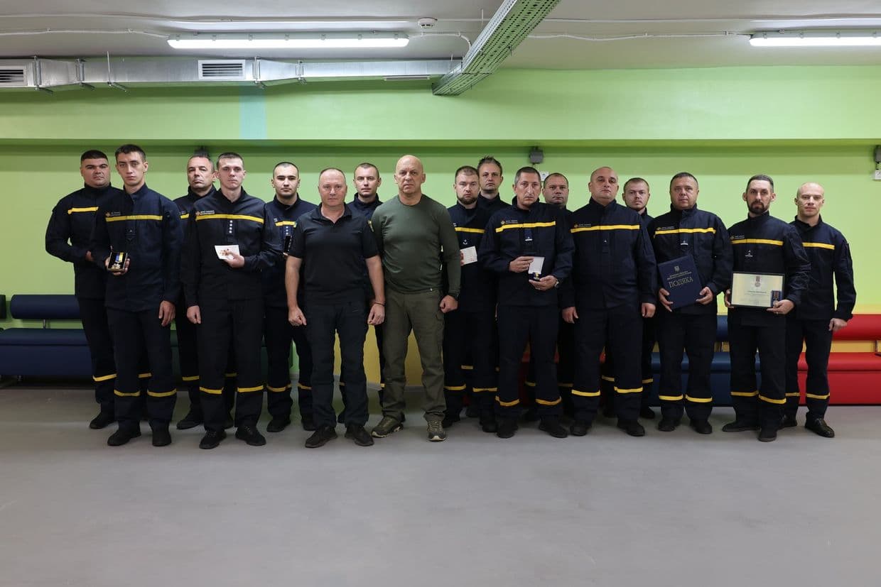 Рятувальники Донеччини отримали почесні відзнаки від облдержадміністрації (фото)