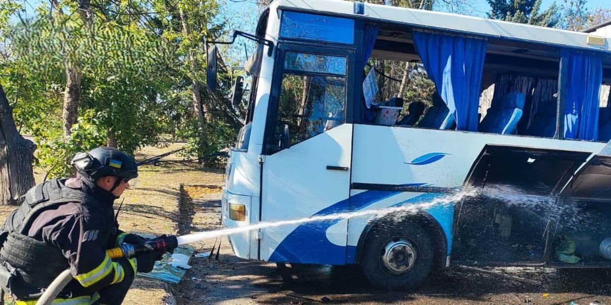 <em>Ликвидация последствий российского обстрела 15 сентября. Фото: ГСЧС Донетчины</em>