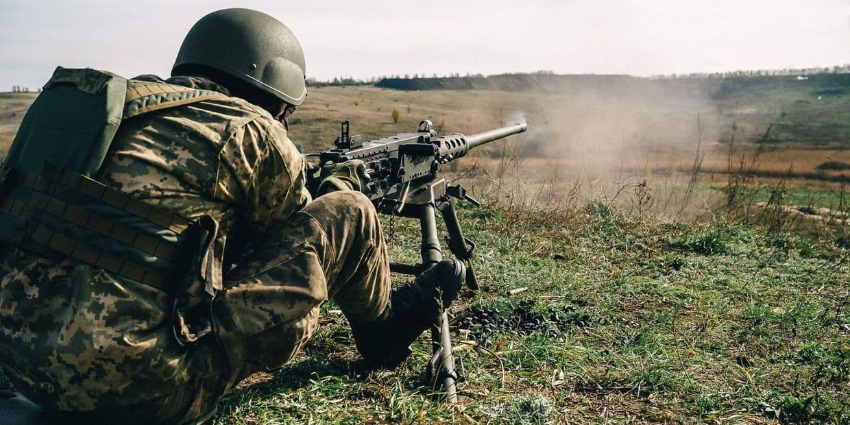 <em>Стріляє кулеметник. Фото: 109-та окрема бригада Сил територіальної оборони ЗСУ</em>