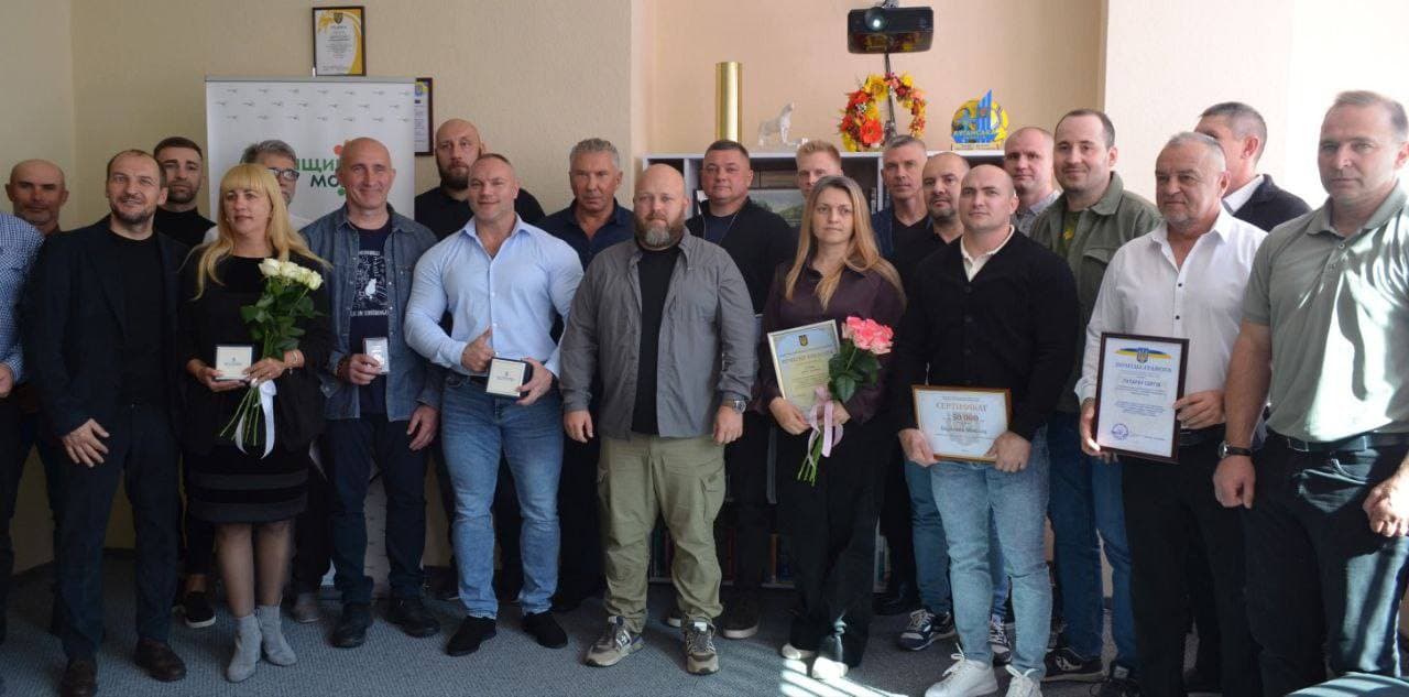 <em>Награждение спортсменов Луганщины. Фото: Facebook/Алексей Харченко</em>