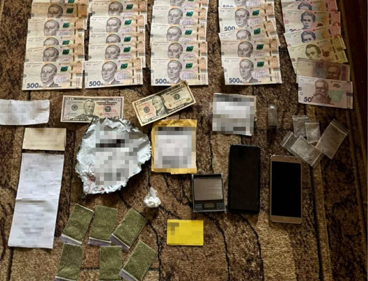 <em>Судитимуть організовану групу, яка налагодила міжрегіональний наркотрафік метадону з Києва на Донеччину. Фото: прокуратури</em>