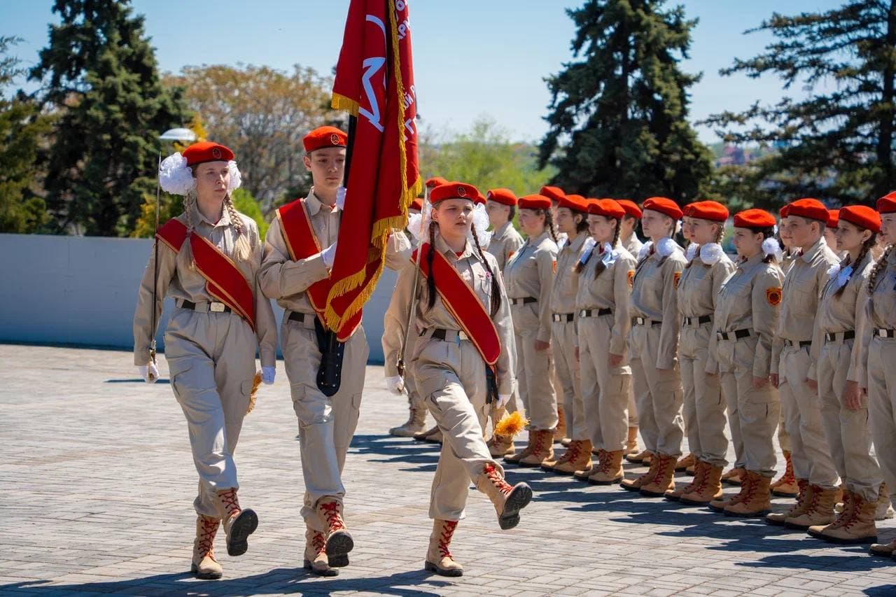 <em>Оккупационная "Юнармия" так называемой "лнр". Фото из открытых источников</em>