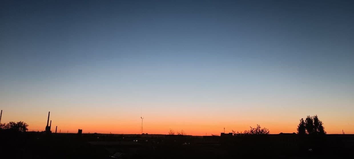 <em>Захід сонця над окупованим Сіверськодонецьком. Фото з відкритих джерел</em>