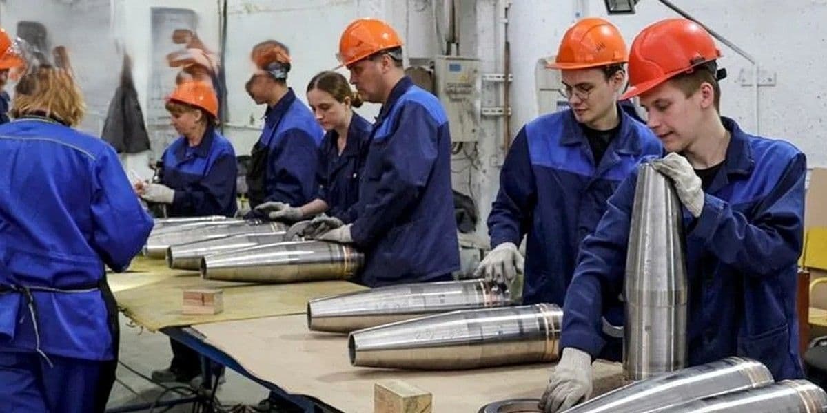 <em>Практика на військовому заводі. Фото: ЦНС</em>