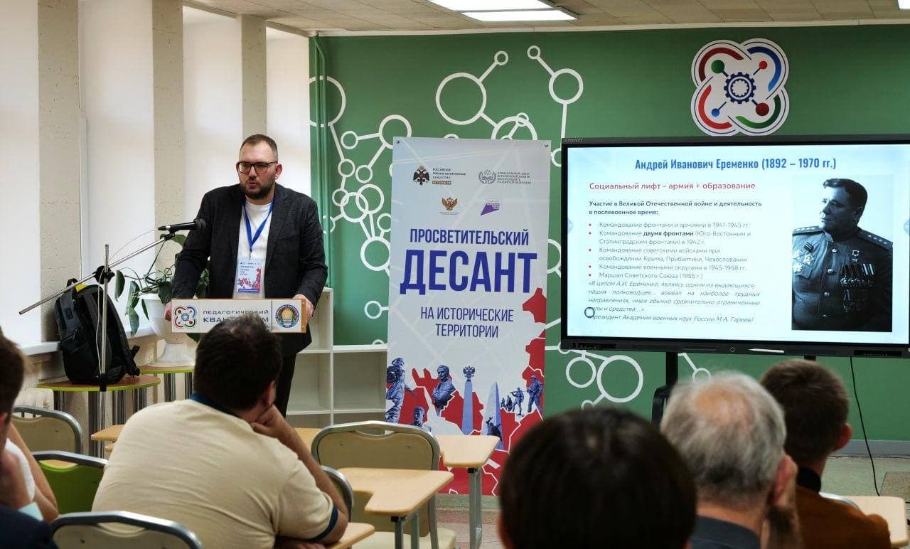 "Просвєтітєльскій дєсант" на окупованій Луганщині. Фото з відкритих джерел