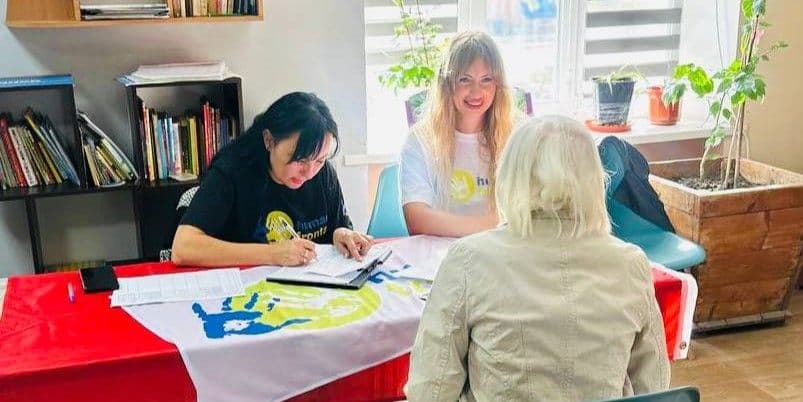 <em>Гуманітарний хаб "Єднання" та фонд Human Front Aid допомогли ВП... <em>Гуманітарний хаб "Єднання" та фонд Human Front Aid допомогли ВПО у Новгородківській громаді. Фото: Покровська МВА</em>