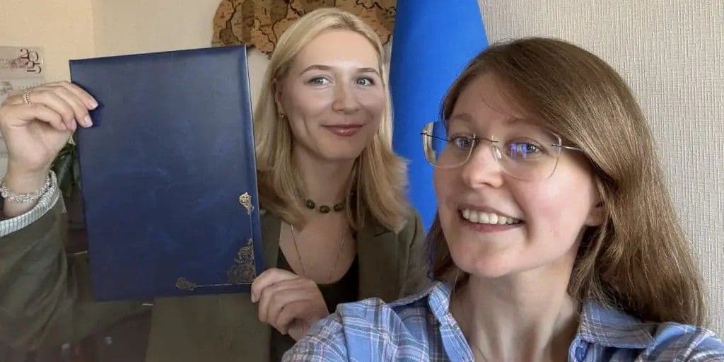 <em>Меморандум о сотрудничестве подписали директор Государственной службы занятости Юлия Жовтяк и руководитель сети Анастасия Руденко. Фото: Окно Восстановление</em>