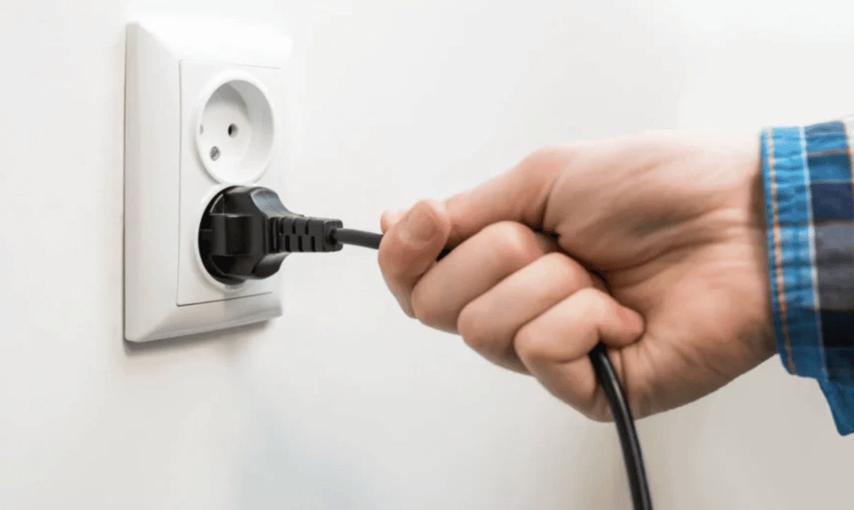 Можно ли выключать кондиционер из розетки?