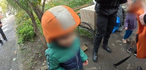 <em>Евакуація дітей з Дружківки, жовтень 2025 року. Скриншот з відео ДСНС Донеччини</em>