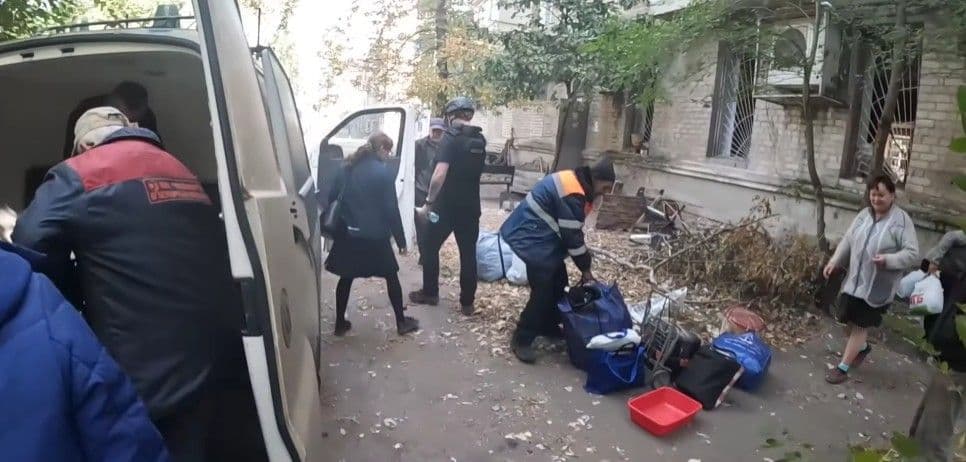 <em>Евакуація з Костянтинівки, жовтень 2025 року. Скриншот з відео НПУ</em>