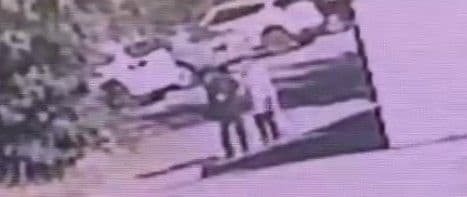 <em>Перед вибухом на вул. Чорноморській у Луганську. Скриншот з відео з відкритих джерел</em>