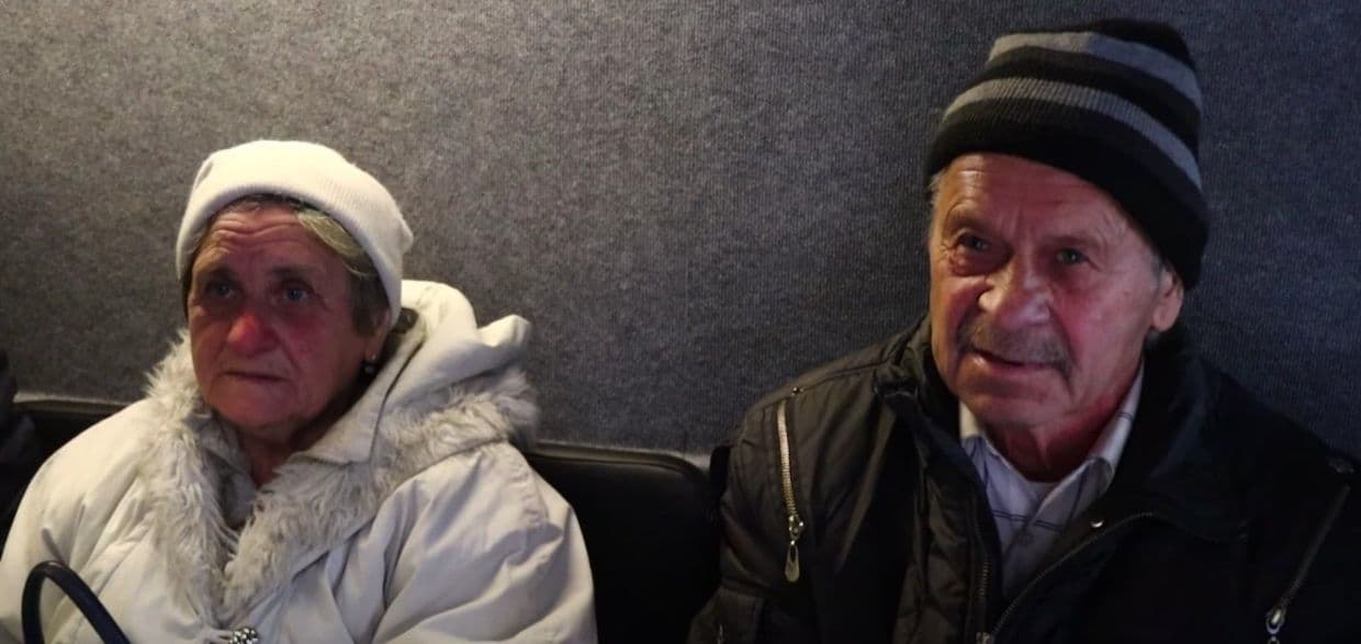 Евакуація з Лиманської громади: подружжя подолало 16 км, тримаючись за велосипед, жінка йшла босоніж