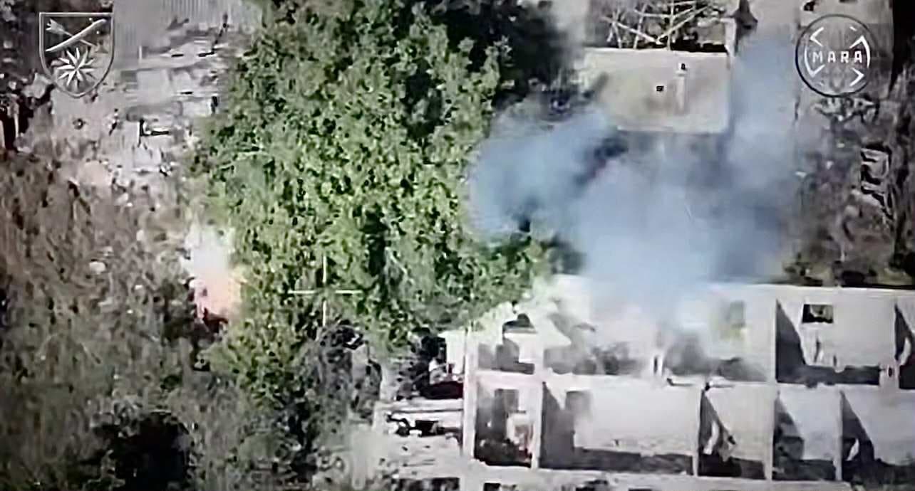 <em>На Лиманському напрямку росіянин обікрав жінку і привів ЗСУ до засідки загарбників. Скрін з відео 66 ОМБр ім. князя М. Хороброго</em>