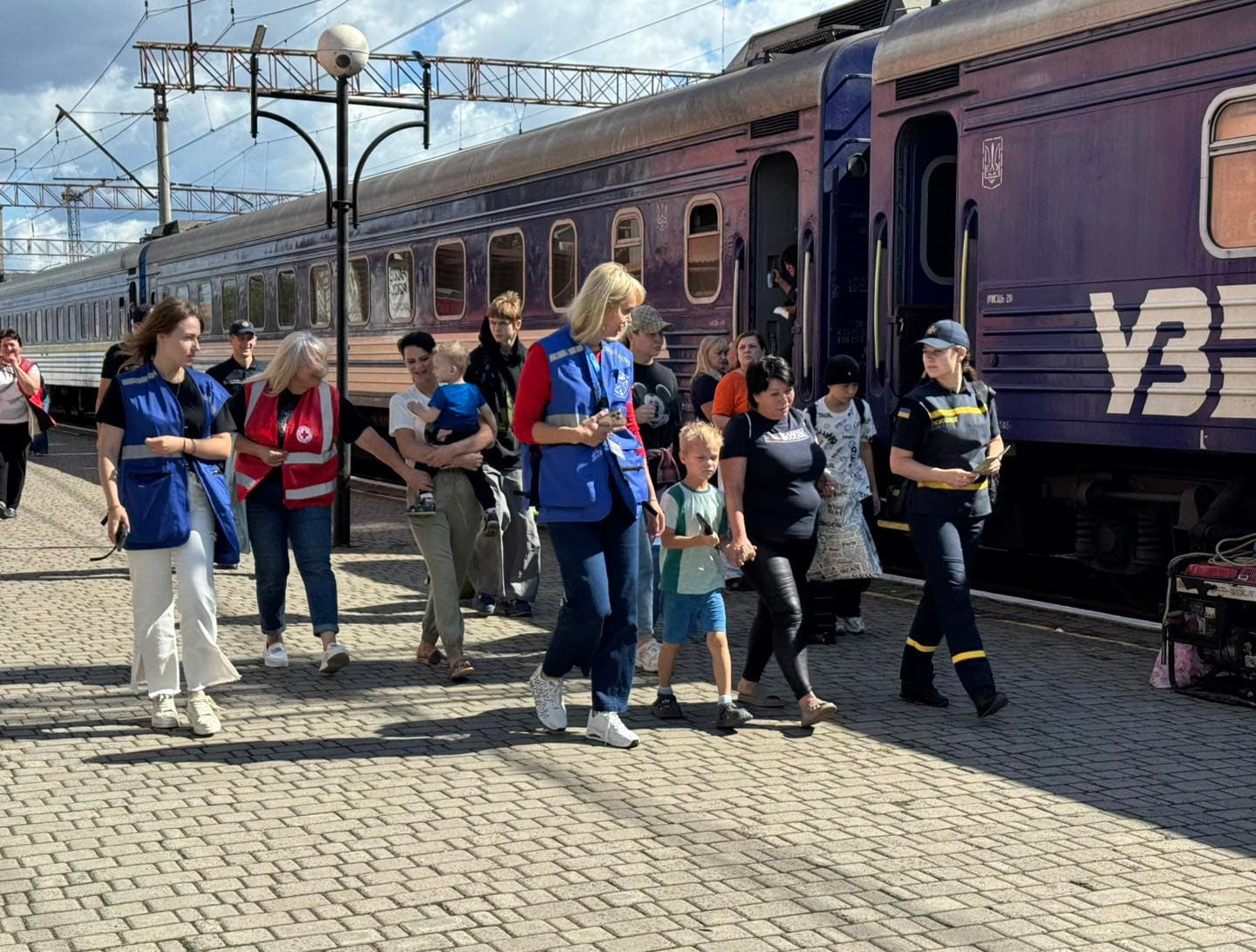 <em>Евакуація з Донеччини дітей. Фото: Донецька ОДА</em>
