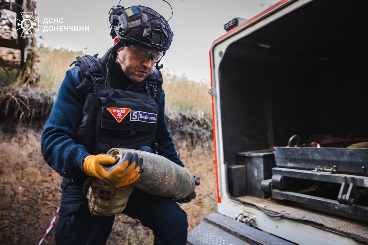 Понад 210 вибухонебезпечних предметів знищили на Донеччині..., фото-2 Понад 210 вибухонебезпечних предметів знищили на Донеччині піротехніки ДСНС, фото-2