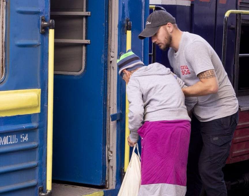 Філашкін розповів, куди евакуюють жителів Донеччини з безплатним розселенням (фото) Філашкін розповів, куди евакуюють жителів Донеччини з безплатним розселенням (фото)