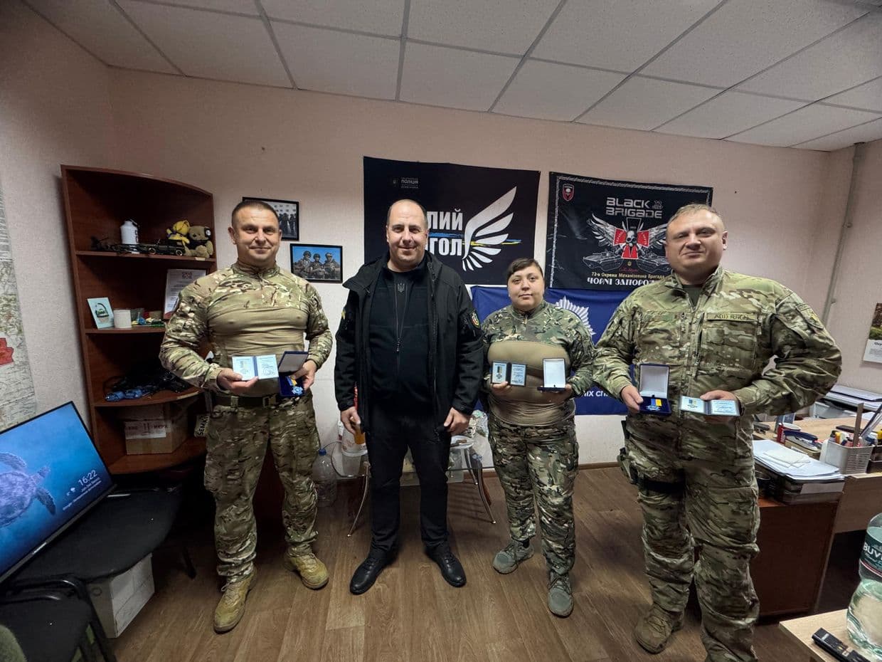 <em>Нагородження військових за оборону Костянтинівської громади 1 жовтня 2025 року. Фото: Facebook/Сергій Горбунов</em>