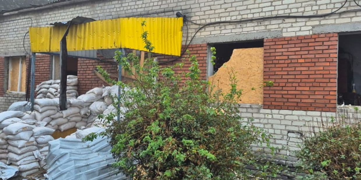 <em>ДПРЧ, постраждала внаслідок російського авіаудару по Добропіллю 15 жовтня 2025 року. Фото: ДСНС Донеччини</em>