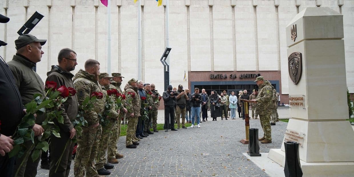 <em>Відкриття Меморіалу загиблим прикордонникам 3-го прикордонного загону ім. Героя України полковника Євгенія Пікуса створили на Алеї Захисників Луганщини у Дніпрі. Фото: Луганська ОДА</em>