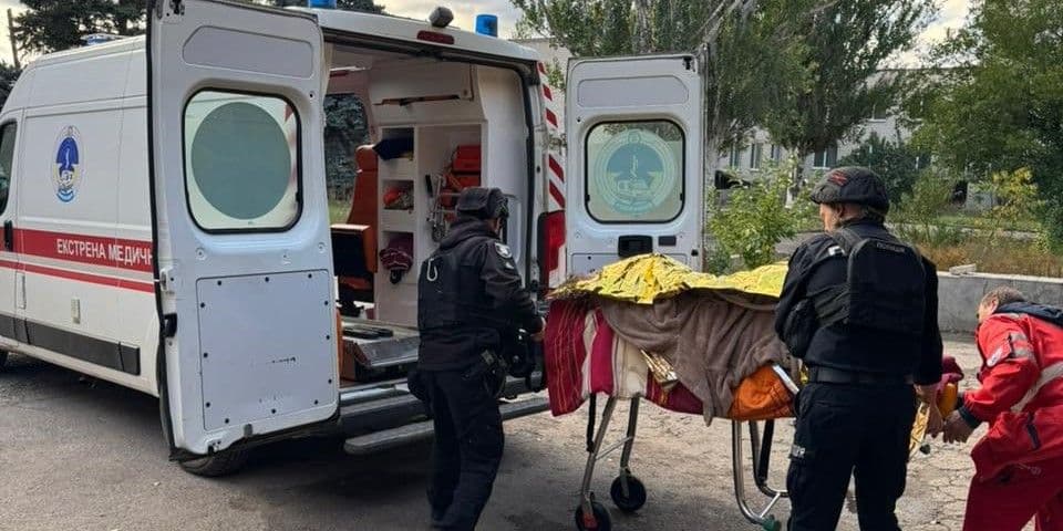 <em>Унаслідок російських авіаційних і дронових ударів по Костянтинівці 13 жовтня 2025 року є жертви серед цивільного населення, а також руйнування цивільної інфраструктури. Фото: Facebook/Сергій Горбунов</em>